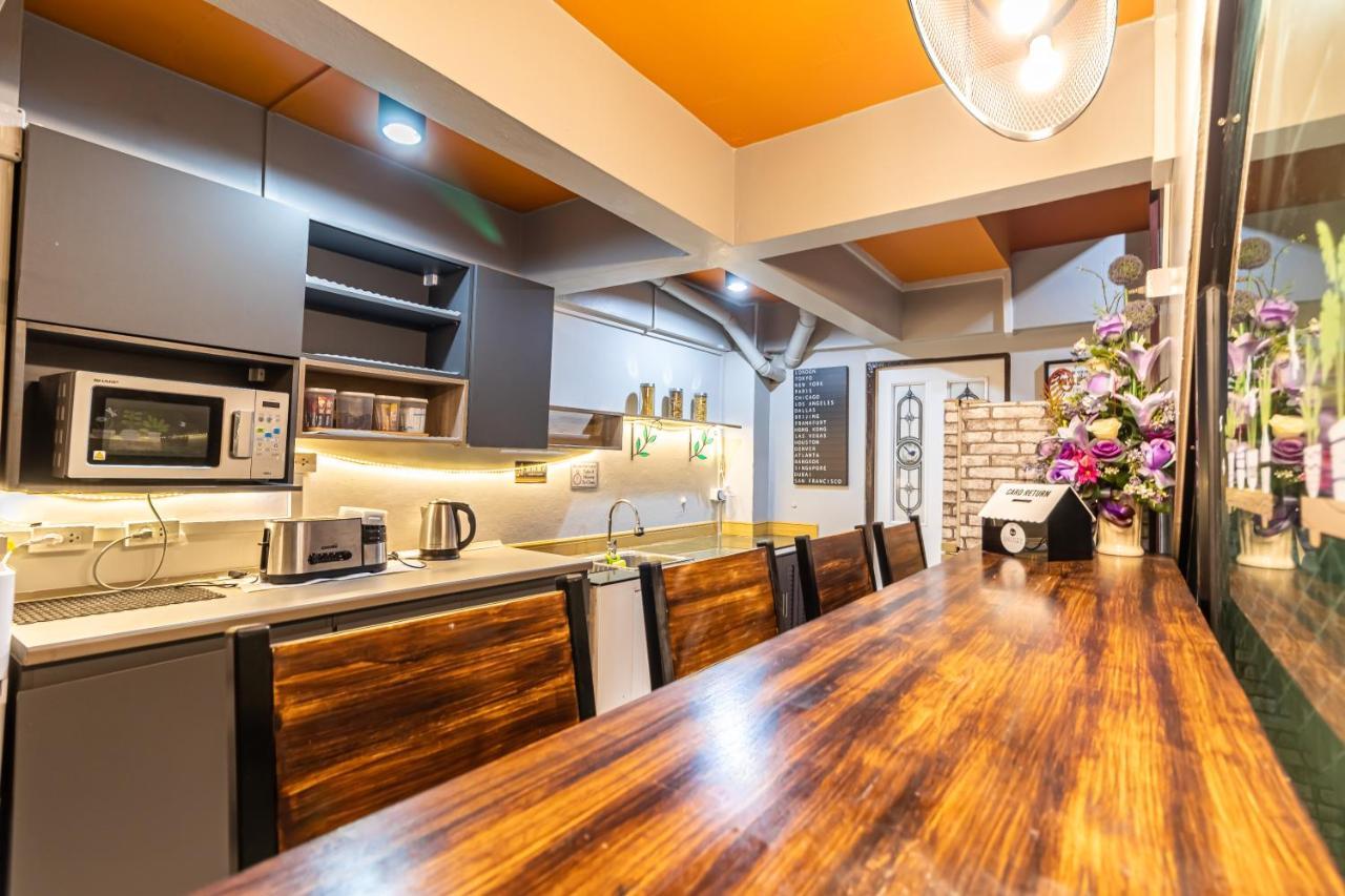 Snoozzze Hostel ใกล้รถไฟฟ้า ย่านบางรัก (Adults Only) Bangkok Luaran gambar