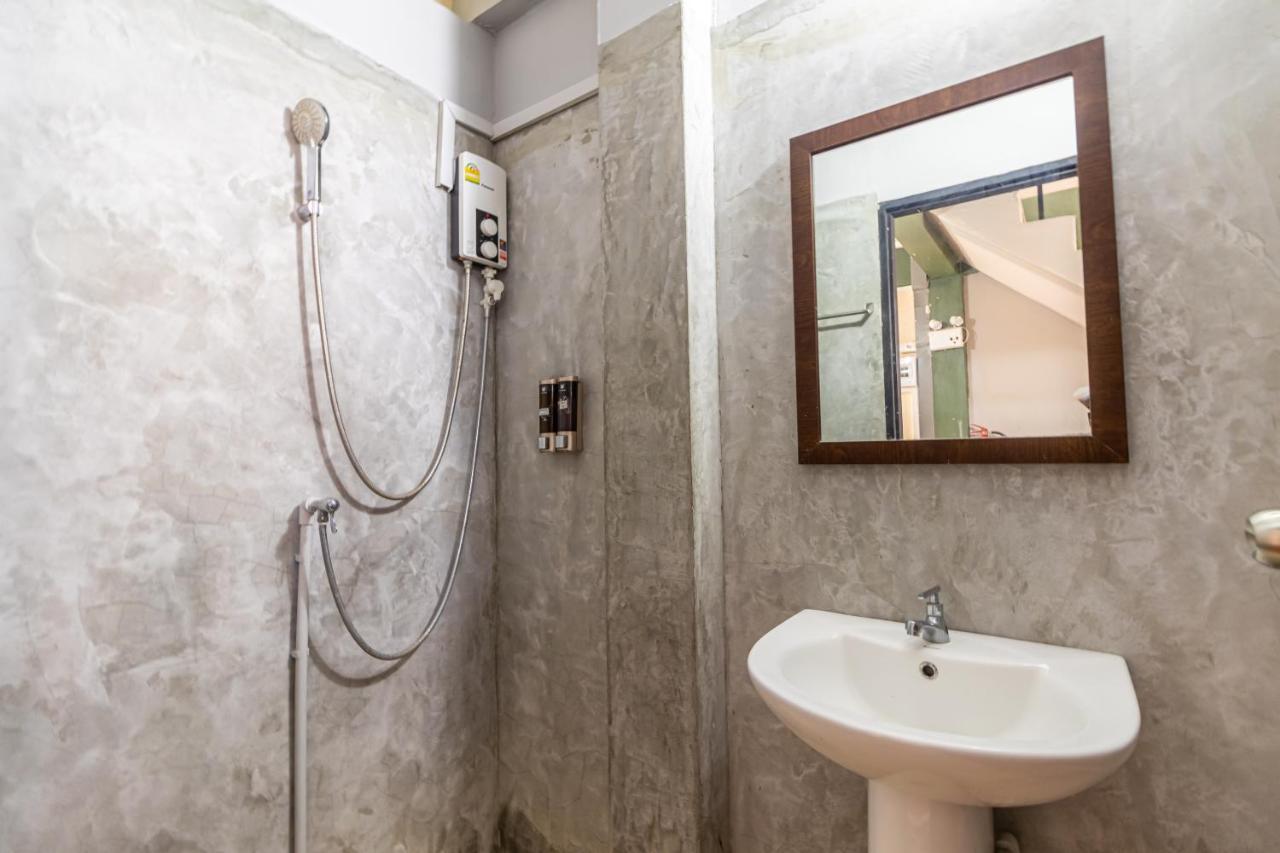 Snoozzze Hostel ใกล้รถไฟฟ้า ย่านบางรัก (Adults Only) Bangkok Luaran gambar