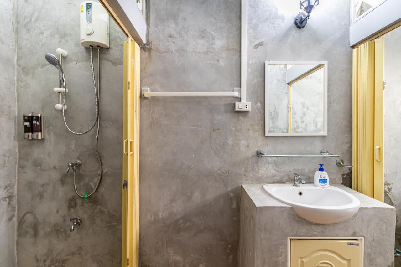 Snoozzze Hostel ใกล้รถไฟฟ้า ย่านบางรัก (Adults Only) Bangkok Luaran gambar